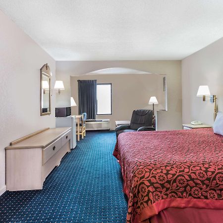 Days Inn By Wyndham Panama City/Callaway Екстер'єр фото