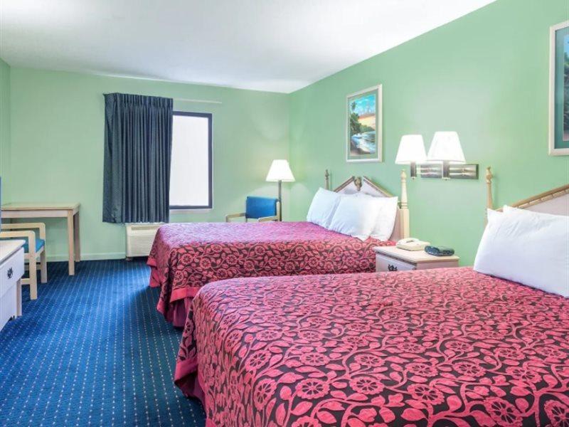 Days Inn By Wyndham Panama City/Callaway Екстер'єр фото