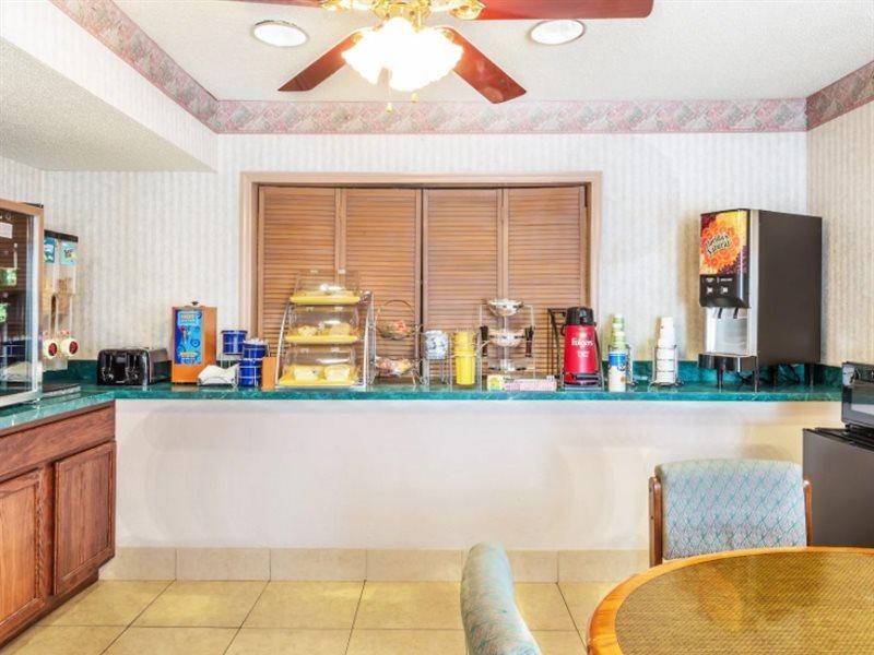 Days Inn By Wyndham Panama City/Callaway Екстер'єр фото