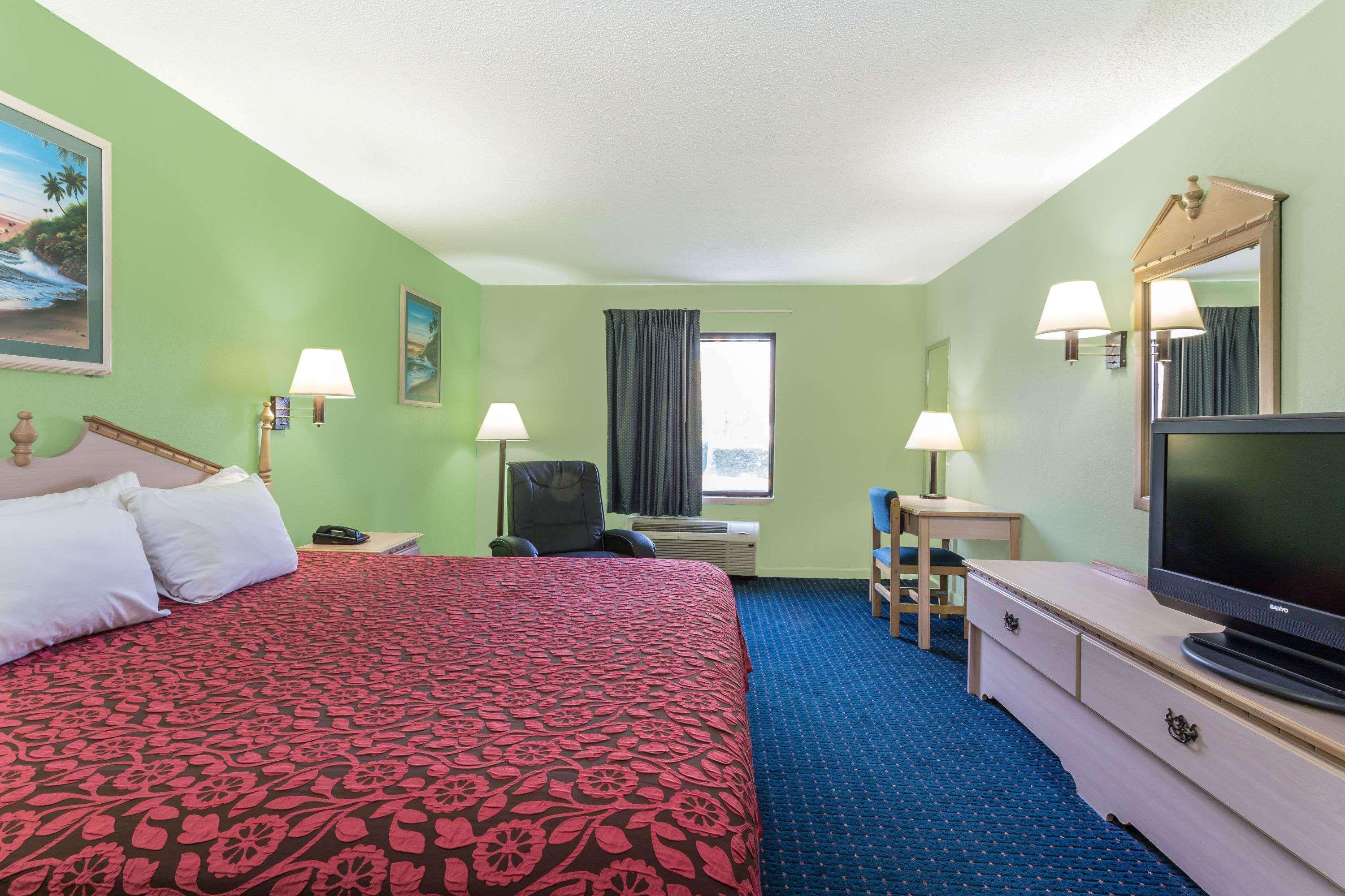 Days Inn By Wyndham Panama City/Callaway Екстер'єр фото