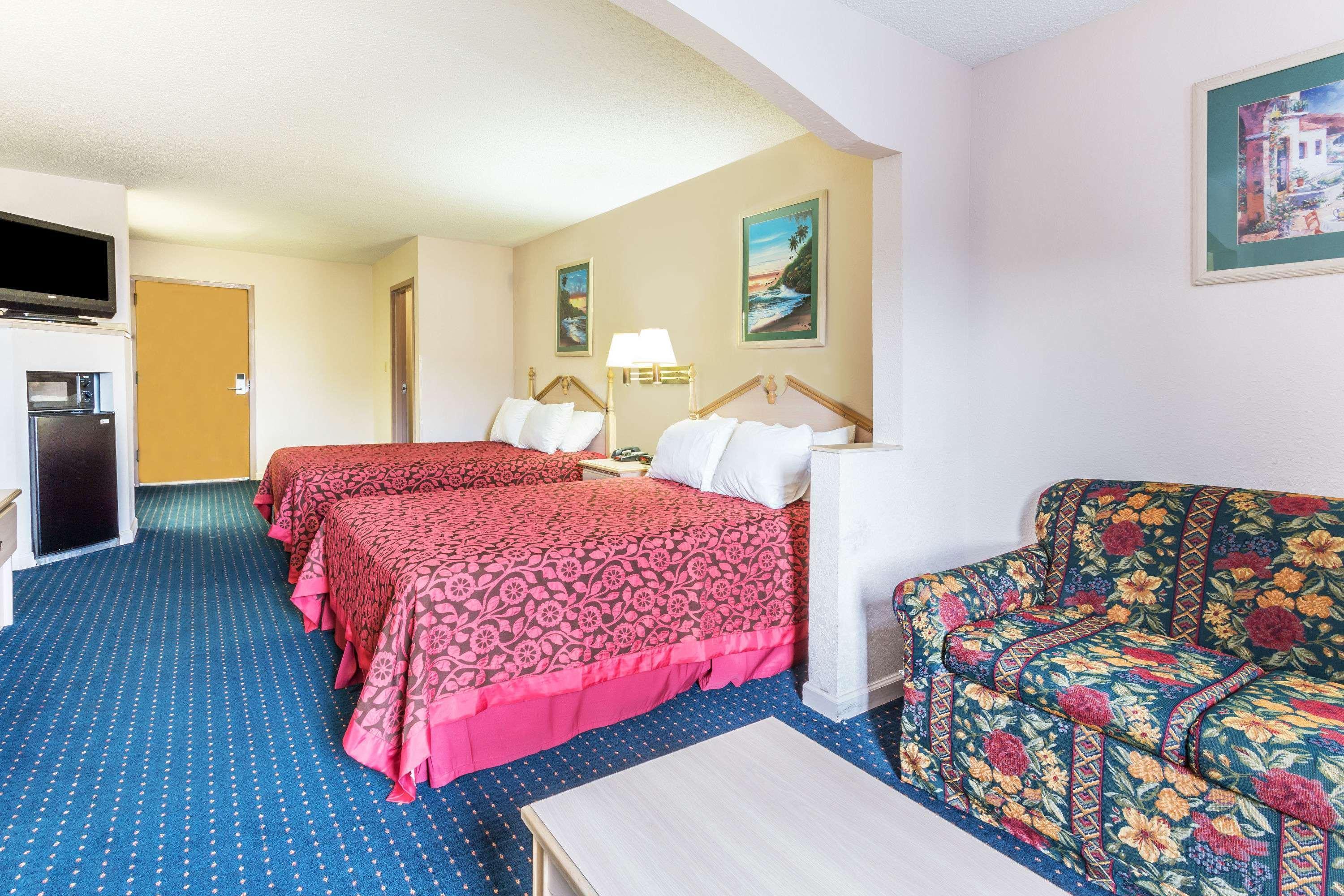 Days Inn By Wyndham Panama City/Callaway Екстер'єр фото