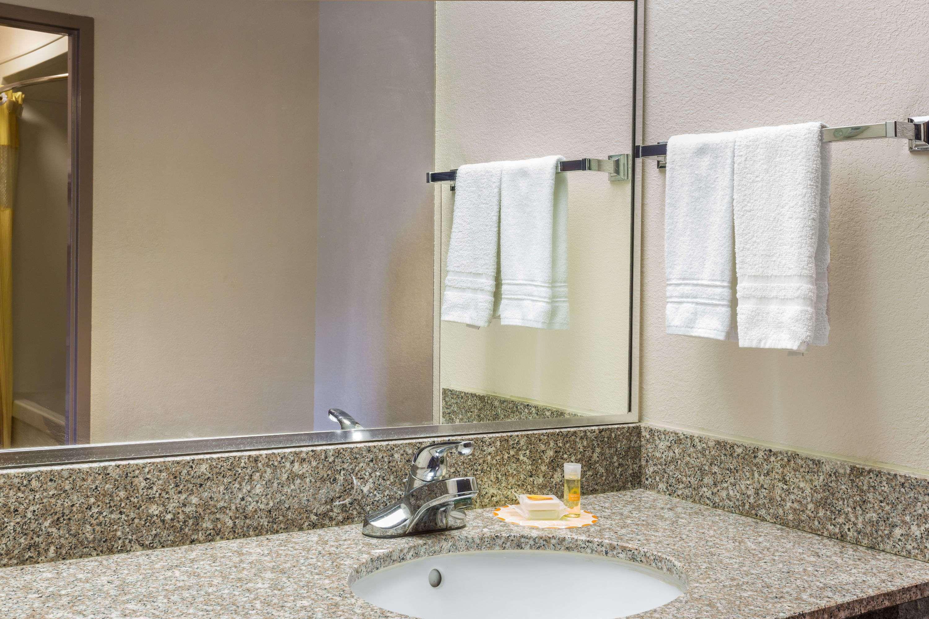 Days Inn By Wyndham Panama City/Callaway Екстер'єр фото