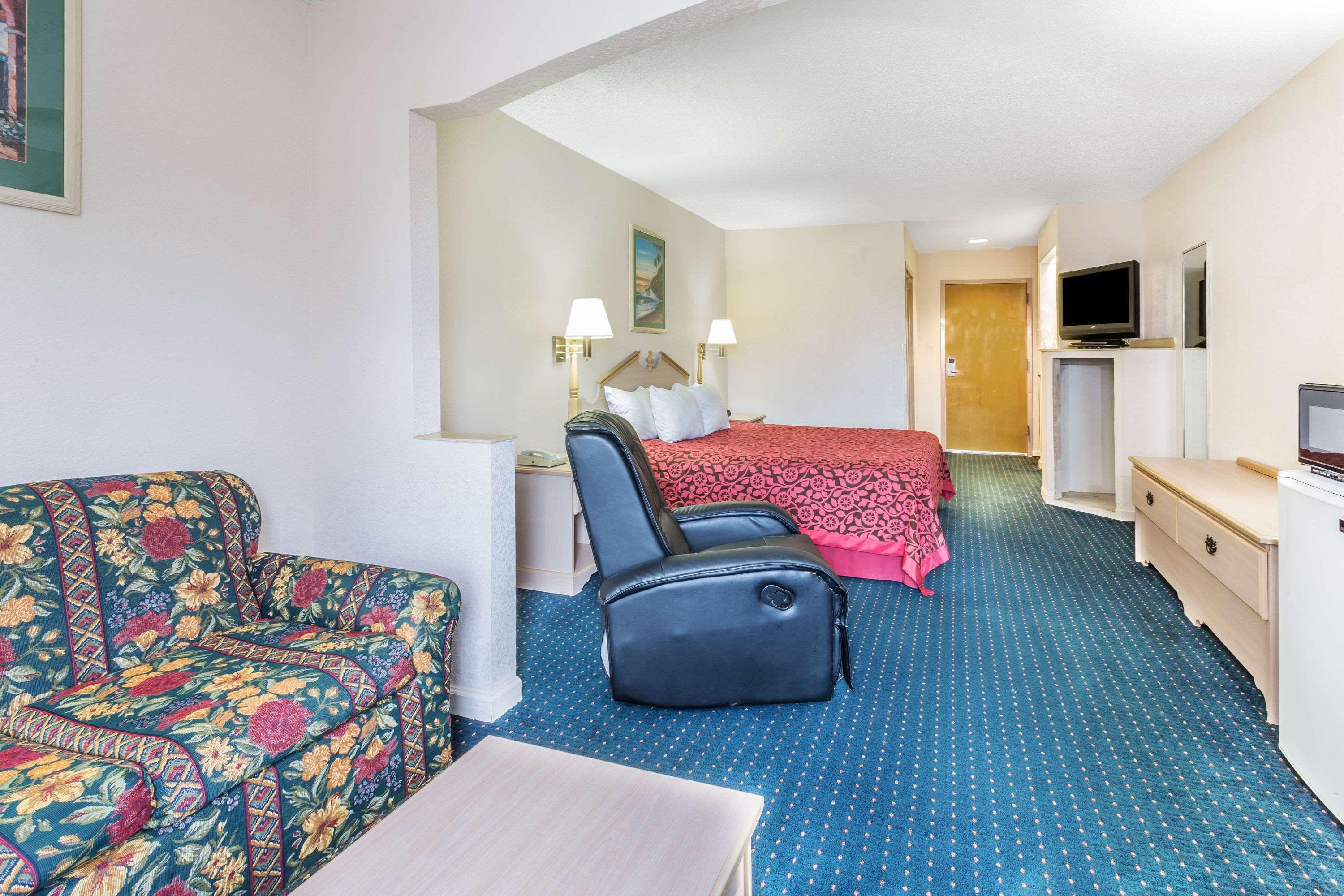Days Inn By Wyndham Panama City/Callaway Екстер'єр фото