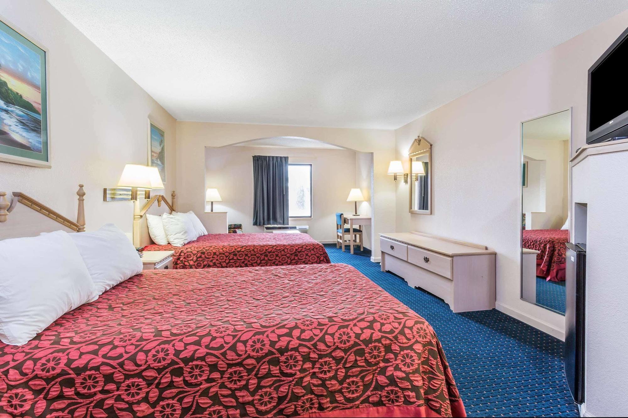 Days Inn By Wyndham Panama City/Callaway Екстер'єр фото
