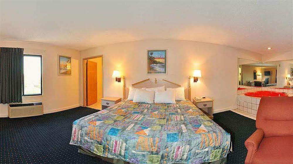 Days Inn By Wyndham Panama City/Callaway Екстер'єр фото