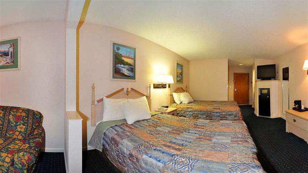 Days Inn By Wyndham Panama City/Callaway Екстер'єр фото