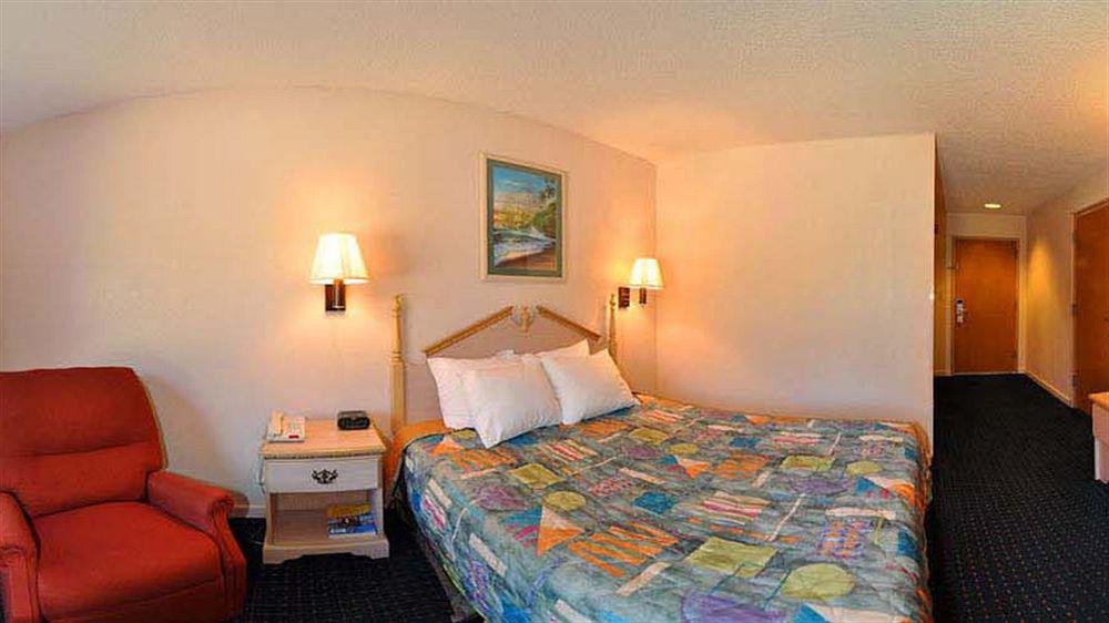 Days Inn By Wyndham Panama City/Callaway Екстер'єр фото